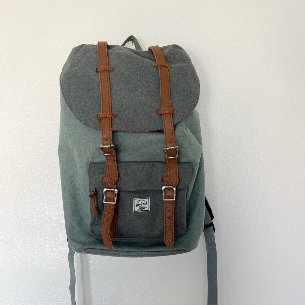 Herschel Supply Company Retreat Backpack Green Buckle Straps Vintage Retro Bag